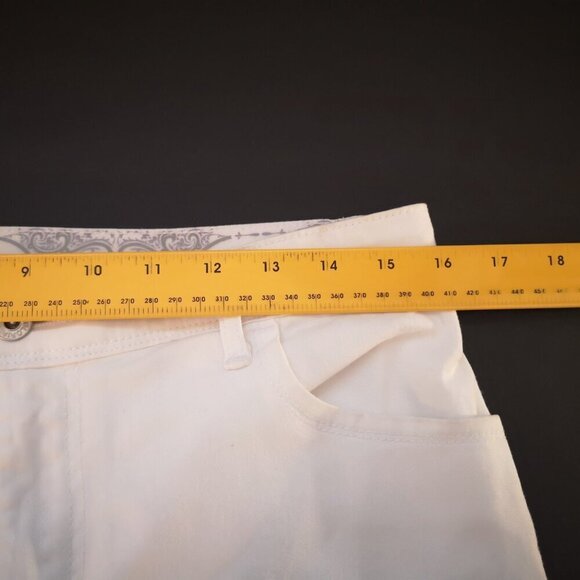 Gloria Vanderbilt Ladies Bermuda Style Size 12 White Shorts - Picture 9 of 10